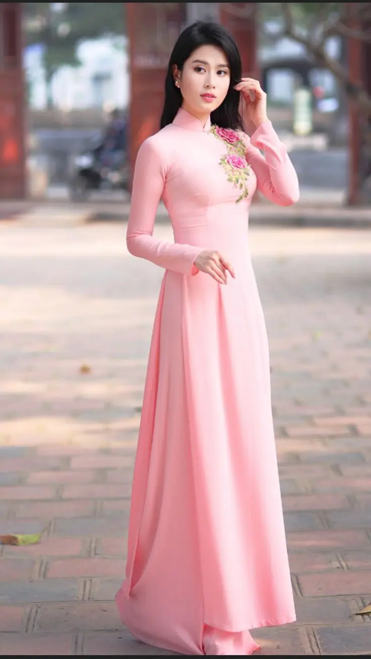 Gái xinh áo dài bên ánh nắng Gái xinh áo dài bên ánh nắng