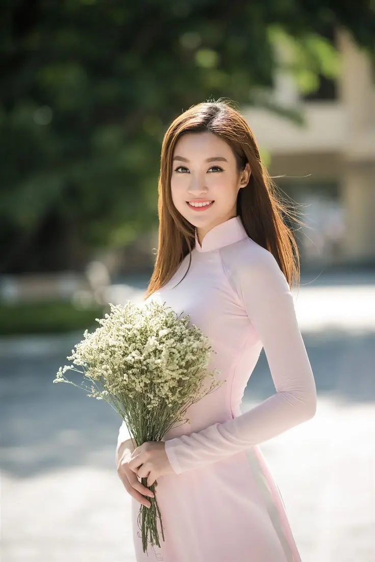 Gái xinh áo dài với nụ cười duyên Gái xinh áo dài với nụ cười duyên