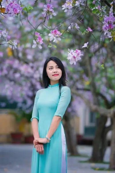 Gái xinh áo dài thân thiện Gái xinh áo dài thân thiện