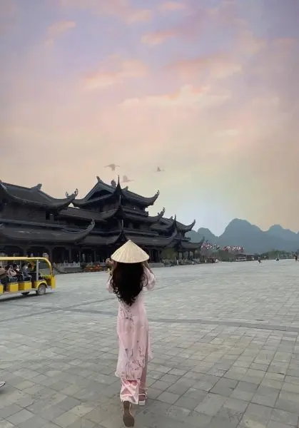 Gái xinh áo dài bình dị Gái xinh áo dài bình dị