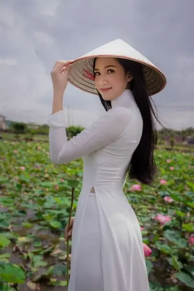 Gái xinh áo dài nhìn gần Gái xinh áo dài nhìn gần