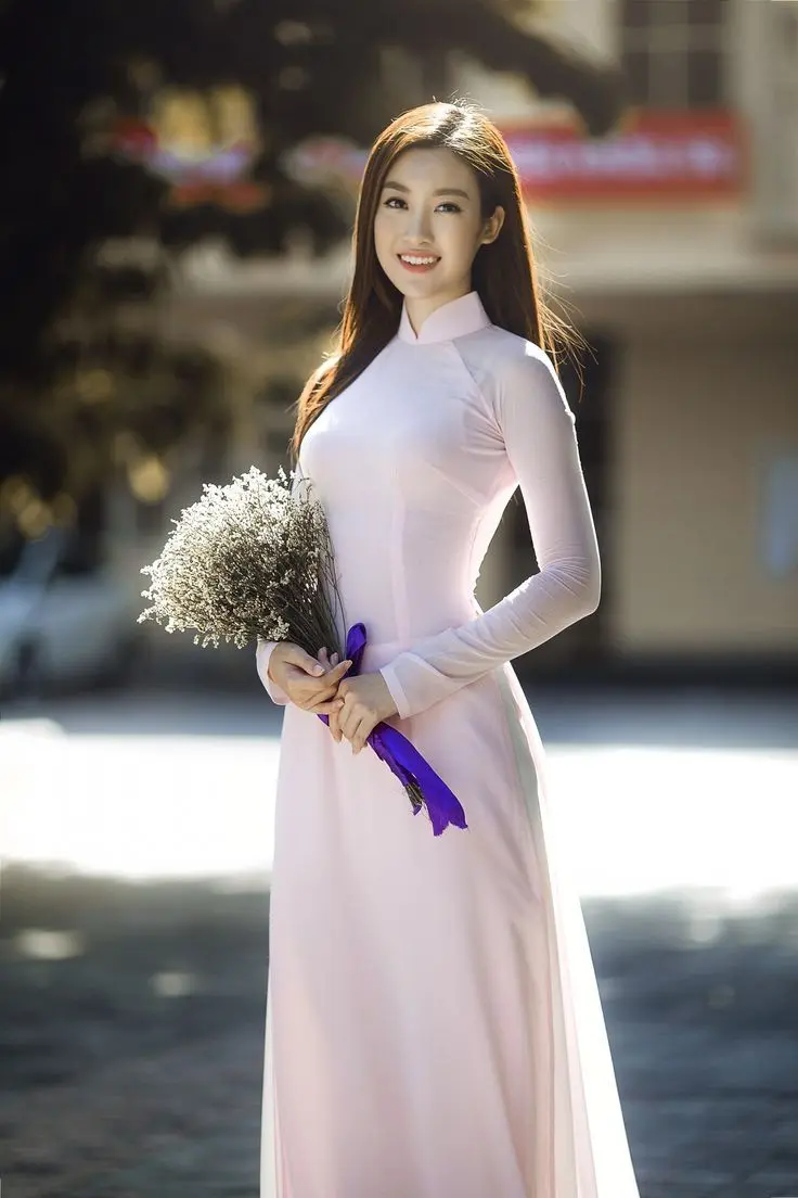 Gái xinh áo dài với nụ cười rạng rỡ Gái xinh áo dài với nụ cười rạng rỡ