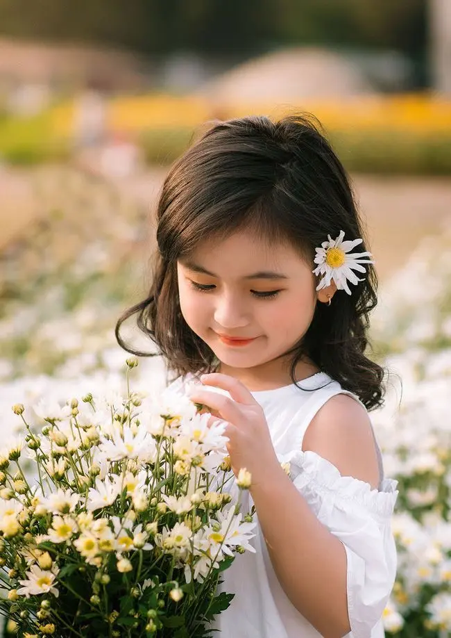 Nét đẹp hồn nhiên của ảnh em bé gái xinh