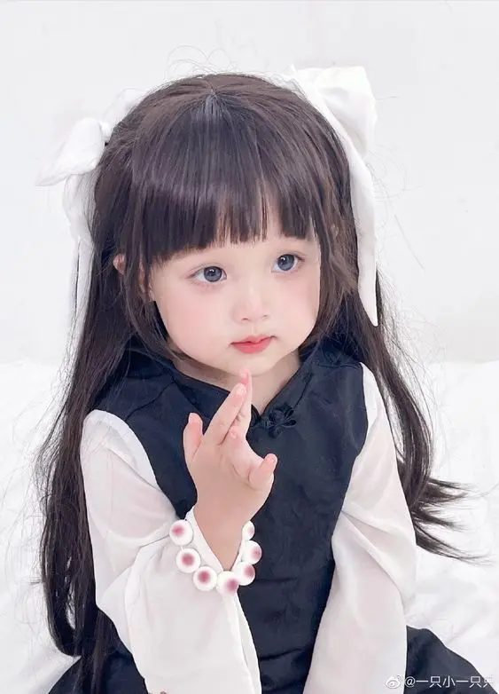 Nét ngây thơ của ảnh em bé gái xinh