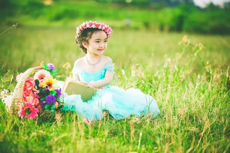 Hình ảnh ngọt ngào của em bé gái xinh