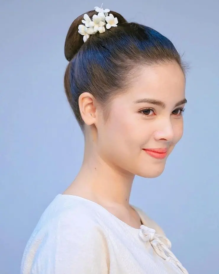 Gái xinh búi tóc tạo nên vẻ đẹp khó cưỡng Gái xinh búi tóc tạo nên vẻ đẹp khó cưỡng