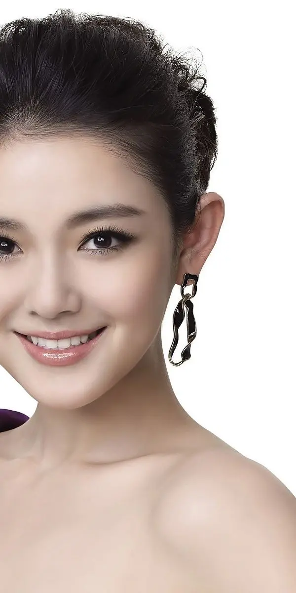 Gái xinh búi tóc tựa như một bức tranh hoàn hảo Gái xinh búi tóc tựa như một bức tranh hoàn hảo