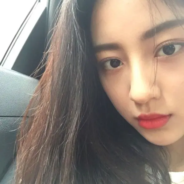 Nụ cười duyên dáng của gái xinh mặt mộc Nụ cười duyên dáng của gái xinh mặt mộc