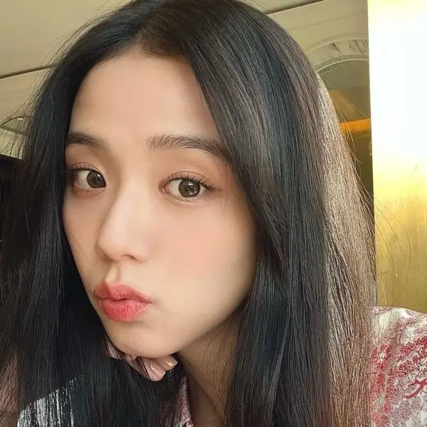 Gái xinh mặt mộc với làn da căng bóng Gái xinh mặt mộc với làn da căng bóng