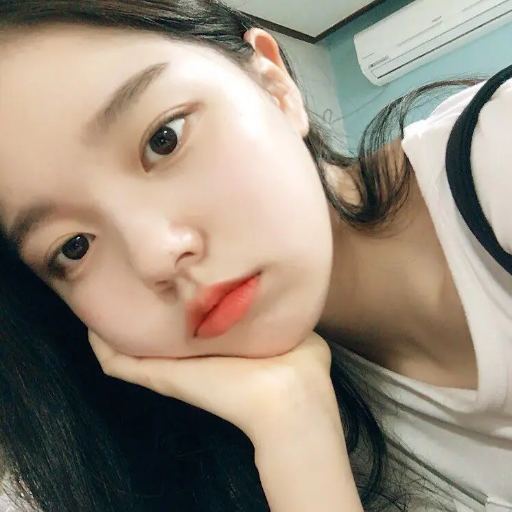 Gái xinh mặt mộc tự nhiên tươi tắn Gái xinh mặt mộc tự nhiên tươi tắn