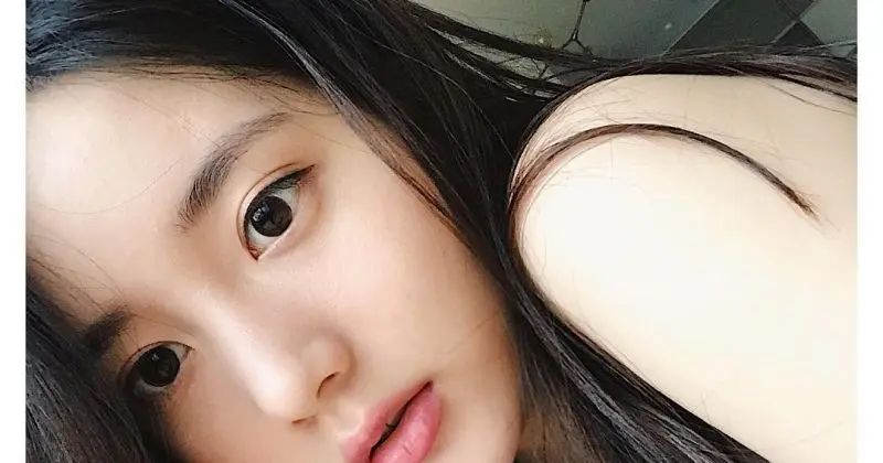 Gái xinh mặt mộc với làn da trắng hồng Gái xinh mặt mộc với làn da trắng hồng
