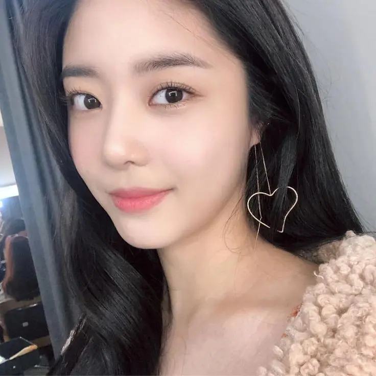 Nụ cười tỏa nắng của gái xinh mặt mộc Nụ cười tỏa nắng của gái xinh mặt mộc