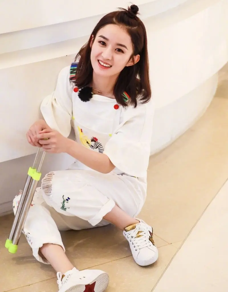 Gái xinh tóc ngang vai đơn giản mà cuốn hút Gái xinh tóc ngang vai đơn giản mà cuốn hút