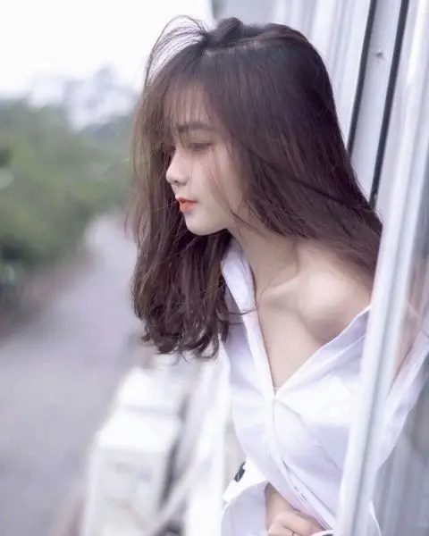 Gái xinh tóc ngang vai phong thái tự tin Gái xinh tóc ngang vai phong thái tự tin