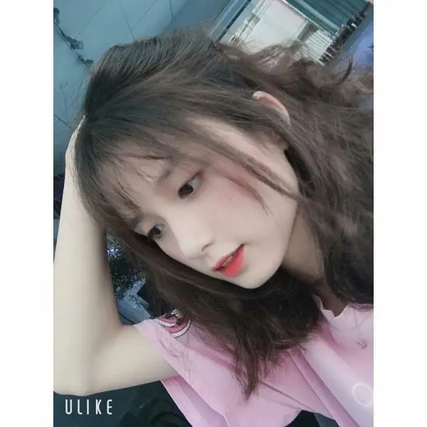 Gái xinh tóc ngang vai đôi mắt lấp lánh Gái xinh tóc ngang vai đôi mắt lấp lánh