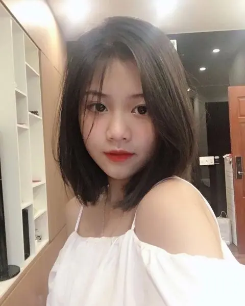 Gái xinh tóc ngang vai nét đẹp trong trẻo Gái xinh tóc ngang vai nét đẹp trong trẻo