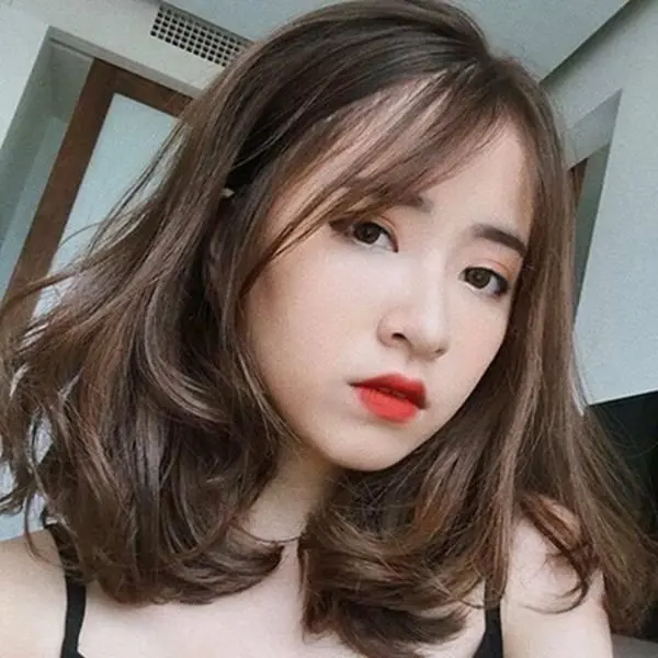 Gái xinh tóc ngang vai phong thái tự nhiên Gái xinh tóc ngang vai phong thái tự nhiên