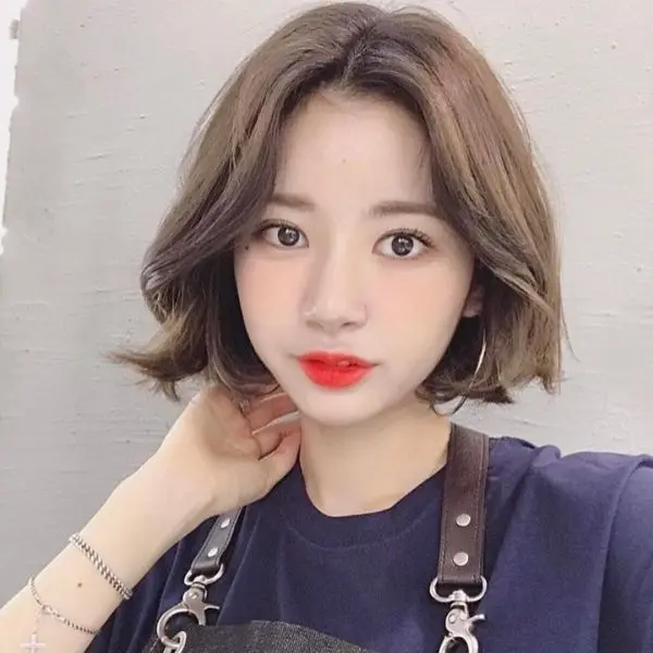 Gái xinh tóc ngang vai nét đẹp ngây thơ Gái xinh tóc ngang vai nét đẹp ngây thơ