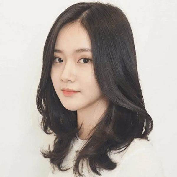 Nụ cười gái xinh tóc ngang vai Nụ cười gái xinh tóc ngang vai