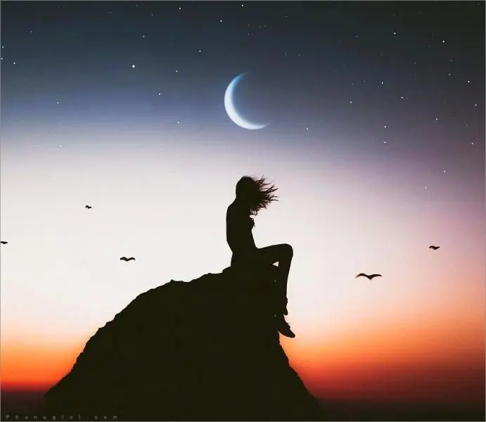 Nhân vật anime nữ, ánh mắt sâu thẳm và trầm ngâm. Nhân vật anime nữ, ánh mắt sâu thẳm và trầm ngâm.