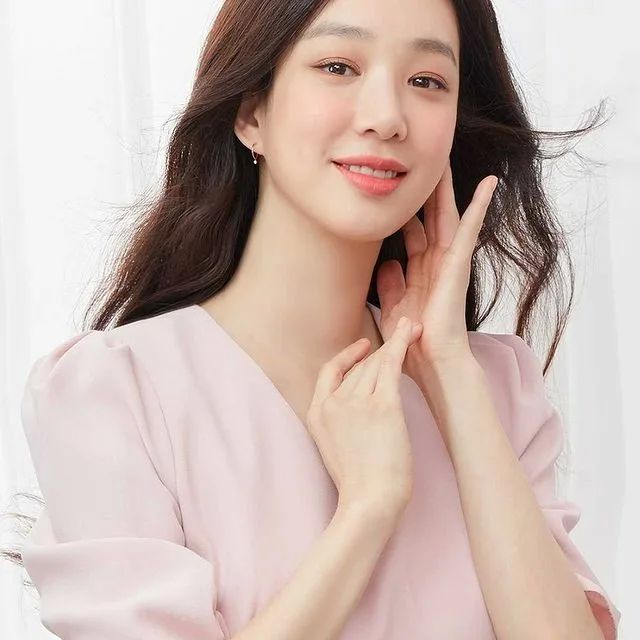 Vẻ đẹp mộc mạc của cô gái xinh nhất thế giới Vẻ đẹp mộc mạc của cô gái xinh nhất thế giới