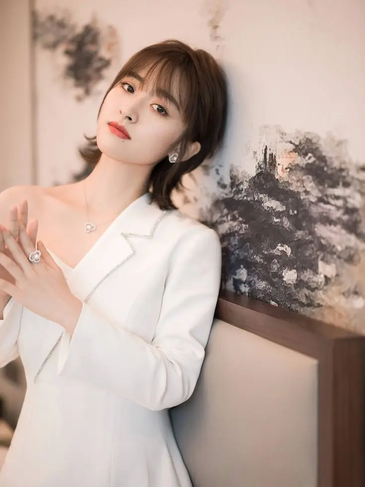 Gái xinh Trung Quốc sở hữu đôi mắt to tròn