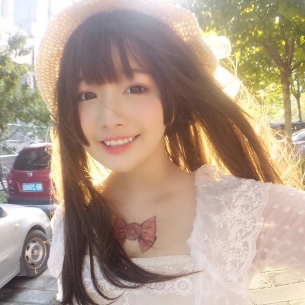 Nụ cười rạng ngời của gái xinh Nụ cười rạng ngời của gái xinh