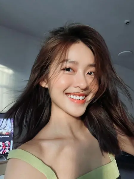 Nụ cười rạng rỡ từ gái xinh Nụ cười rạng rỡ từ gái xinh