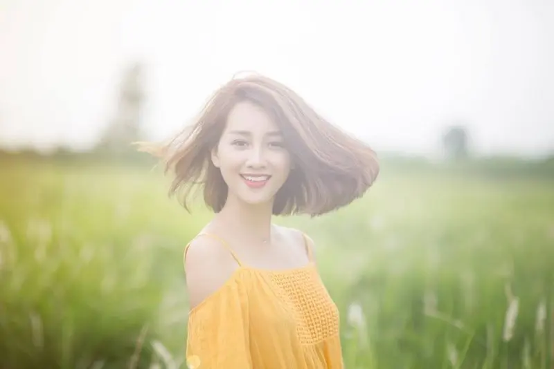 Gái xinh cười lạc quan Gái xinh cười lạc quan
