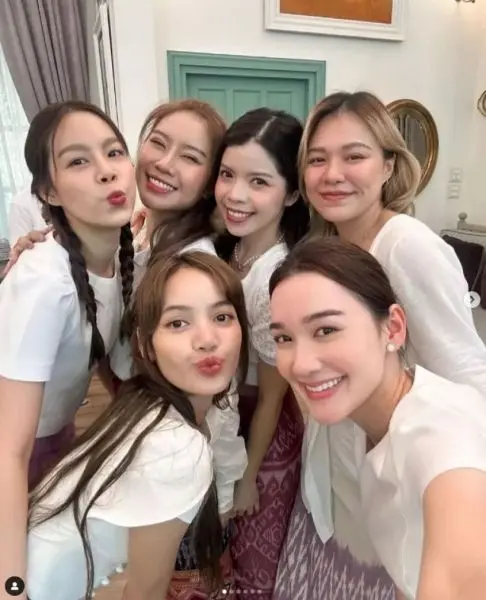 Dàn gái xinh giúp buổi tối trở nên thú vị hơn