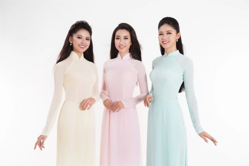 Dàn gái xinh luôn là tâm điểm chú ý của đám đông