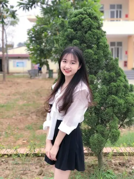Ảnh gái xinh lớp 10 với mái tóc dài buông lơi Ảnh gái xinh lớp 10 với mái tóc dài buông lơi