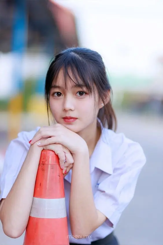 Ảnh gái xinh lớp 10 mỉm cười trong lớp học Ảnh gái xinh lớp 10 mỉm cười trong lớp học