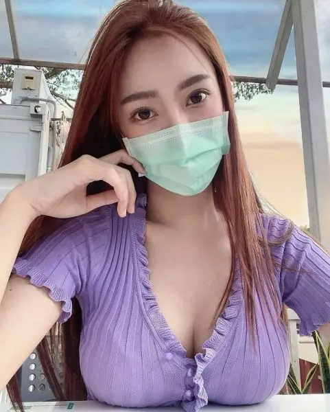 Ảnh gái xinh đeo khẩu trang nhìn xa xăm Ảnh gái xinh đeo khẩu trang nhìn xa xăm