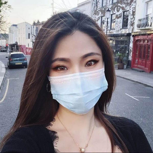 Gái xinh đeo khẩu trang với đôi mắt hút hồn Gái xinh đeo khẩu trang với đôi mắt hút hồn