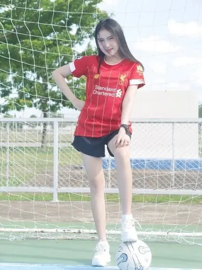 Gái xinh bóng đá thu hút ánh nhìn