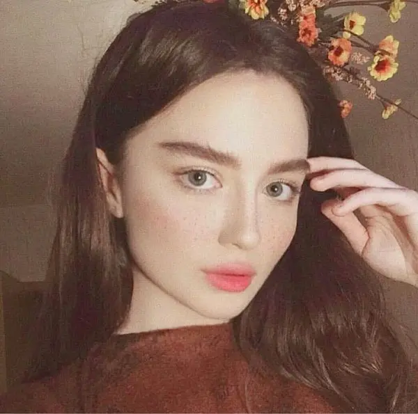 Gái tây xinh và sự cuốn hút trong ánh mắt Gái tây xinh và sự cuốn hút trong ánh mắt