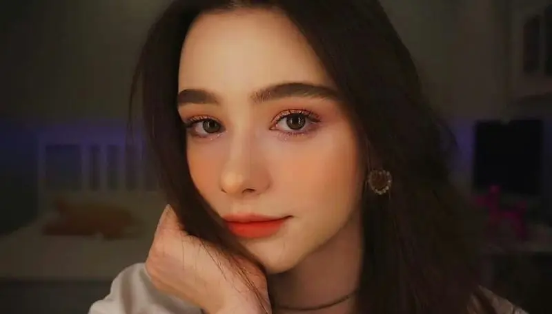 Gái tây xinh sở hữu vẻ đẹp hiện đại Gái tây xinh sở hữu vẻ đẹp hiện đại