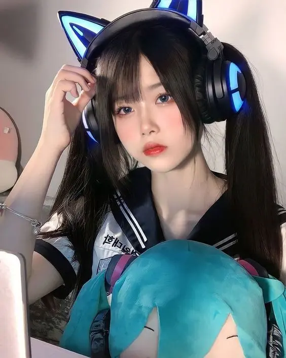 Ảnh gái xinh game nhìn xa xăm Ảnh gái xinh game nhìn xa xăm