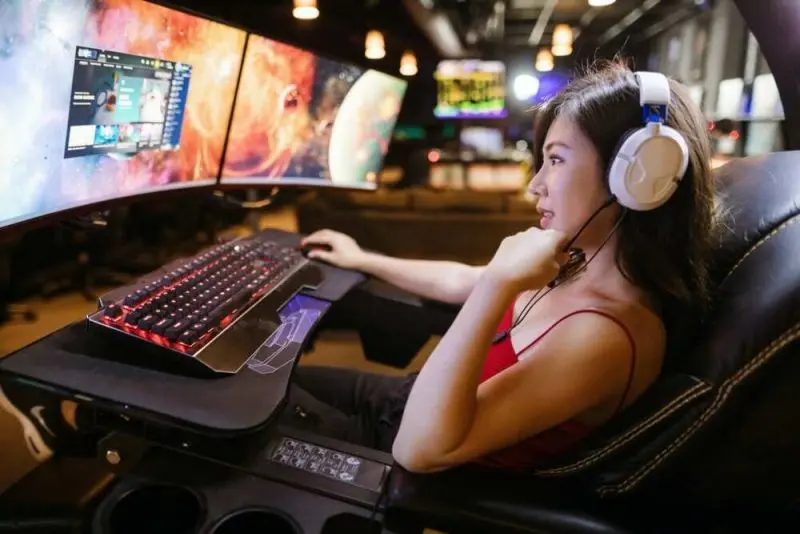 Ảnh gái xinh game chụp nửa người Ảnh gái xinh game chụp nửa người