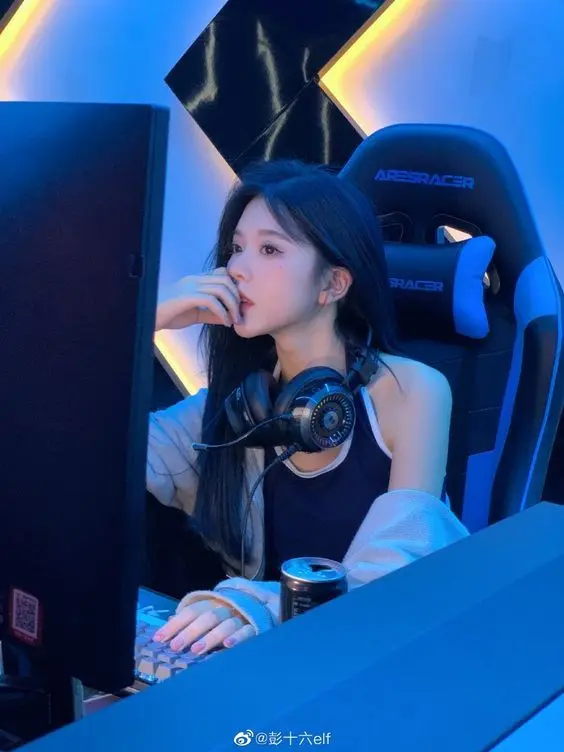 Gái xinh game tạo dáng phong cách Gái xinh game tạo dáng phong cách