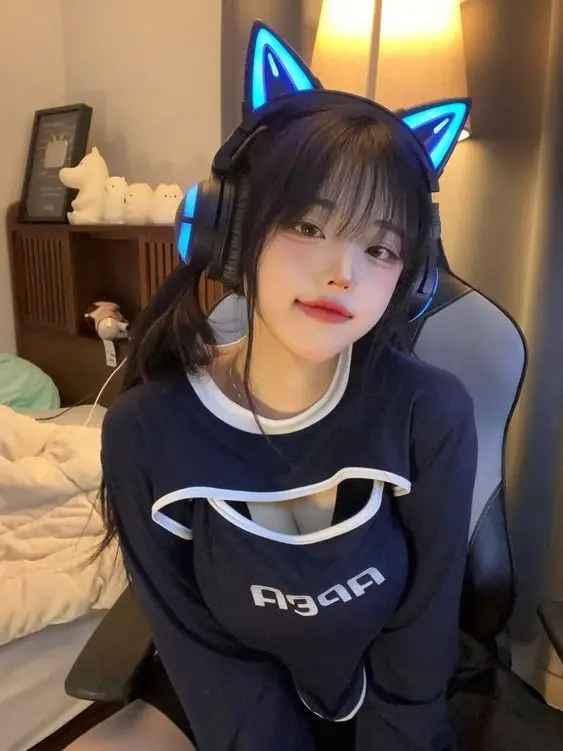 Gái xinh game ánh nhìn dịu dàng Gái xinh game ánh nhìn dịu dàng