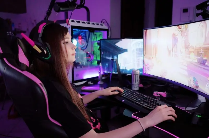 Gái xinh game biểu cảm thu hút Gái xinh game biểu cảm thu hút