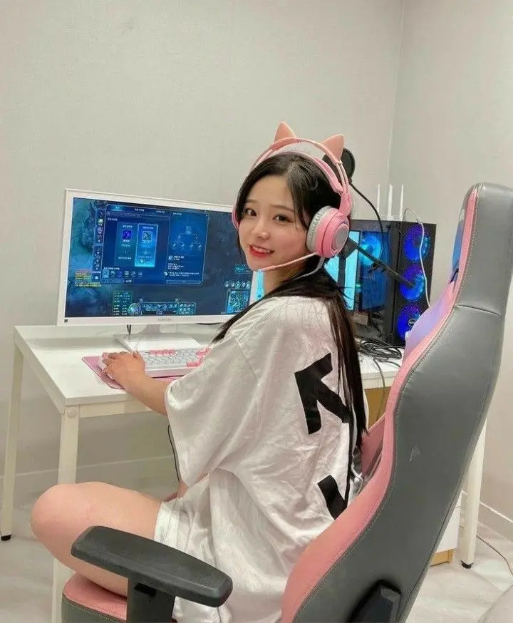Gái xinh game góc nghiêng xinh đẹp Gái xinh game góc nghiêng xinh đẹp