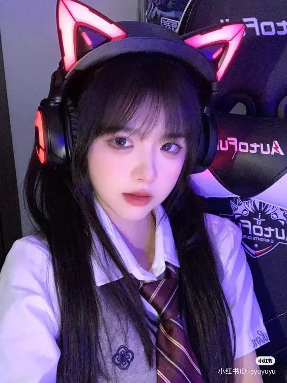 Gái xinh game ánh mắt lấp lánh Gái xinh game ánh mắt lấp lánh