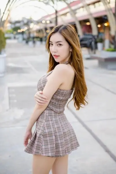 Gái xinh dạo phố với vẻ rạng ngời Gái xinh dạo phố với vẻ rạng ngời