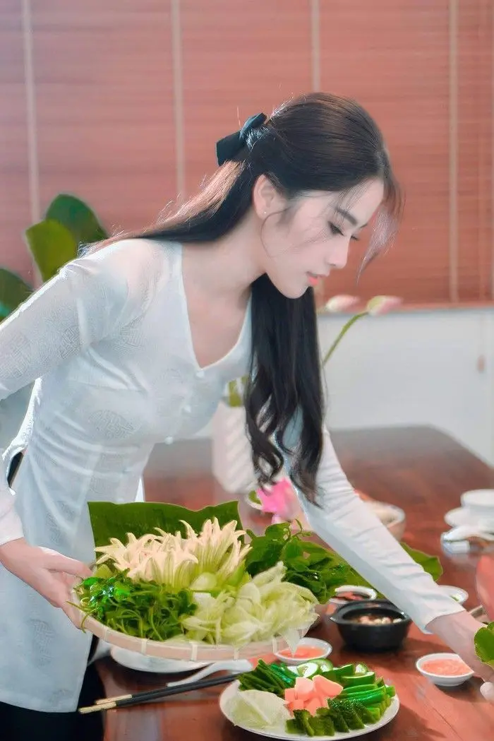 Gái xinh nấu ăn với công thức gia truyền