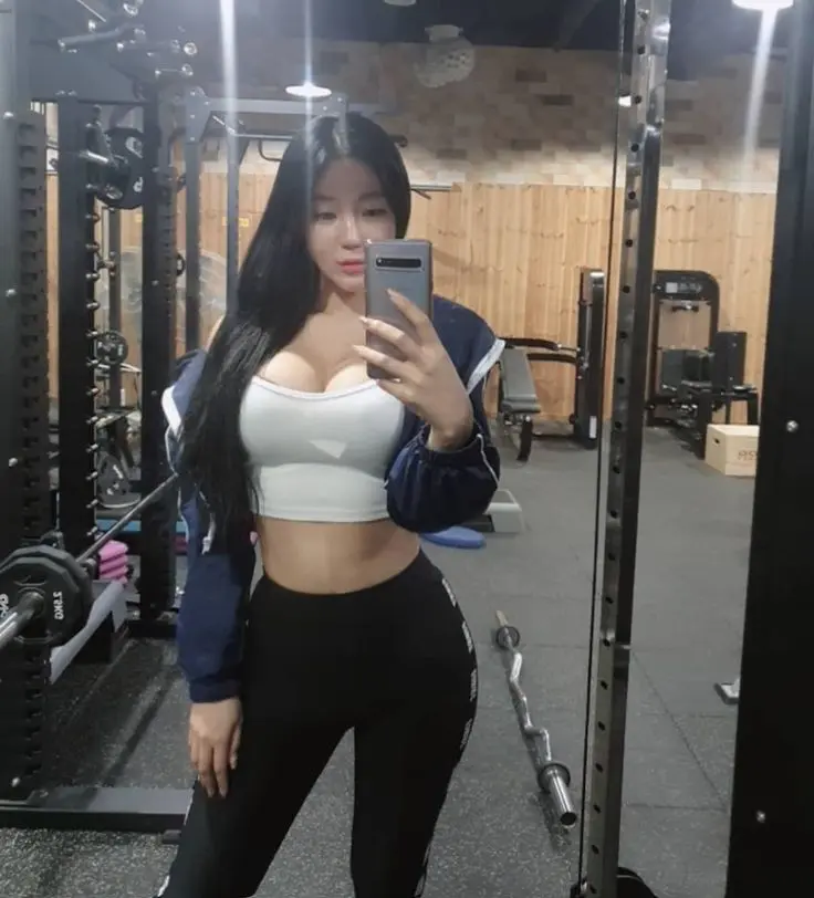 Gái xinh tập gym với ý chí kiên cường Gái xinh tập gym với ý chí kiên cường