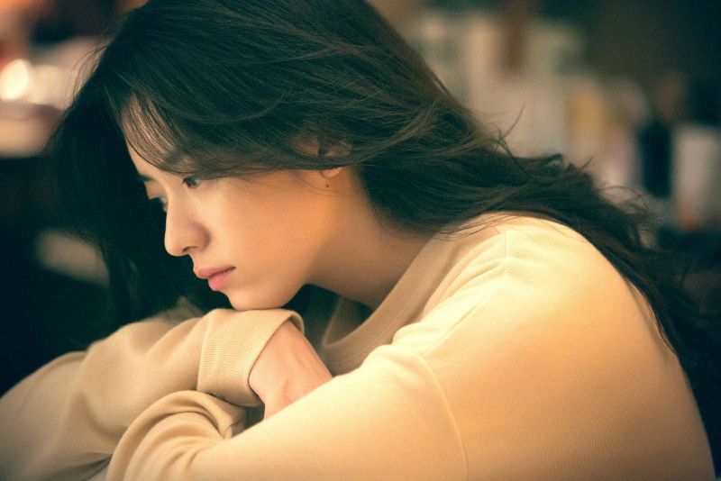 Khuôn mặt u uất của gái xinh