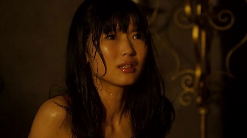 Cô gái xinh trong nỗi buồn